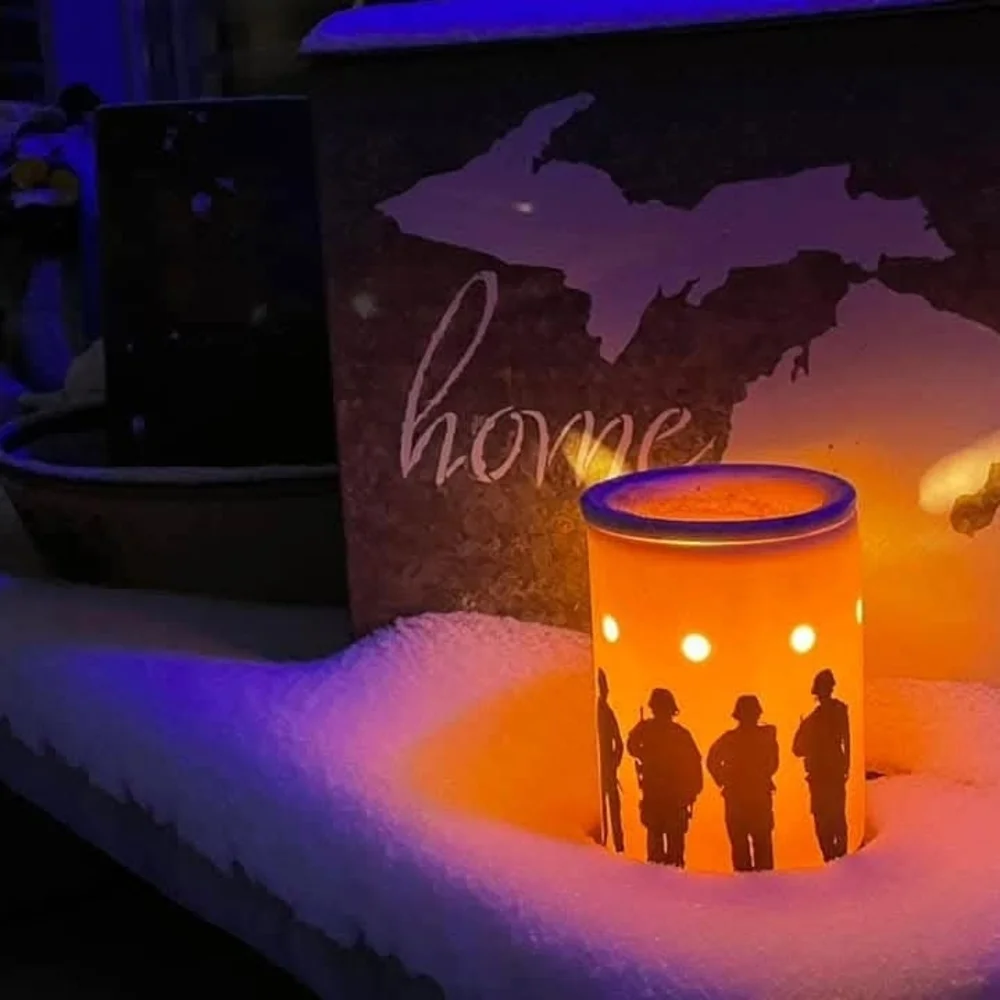Scentsy Service & Sacrifice Warmer - Light Green Accent